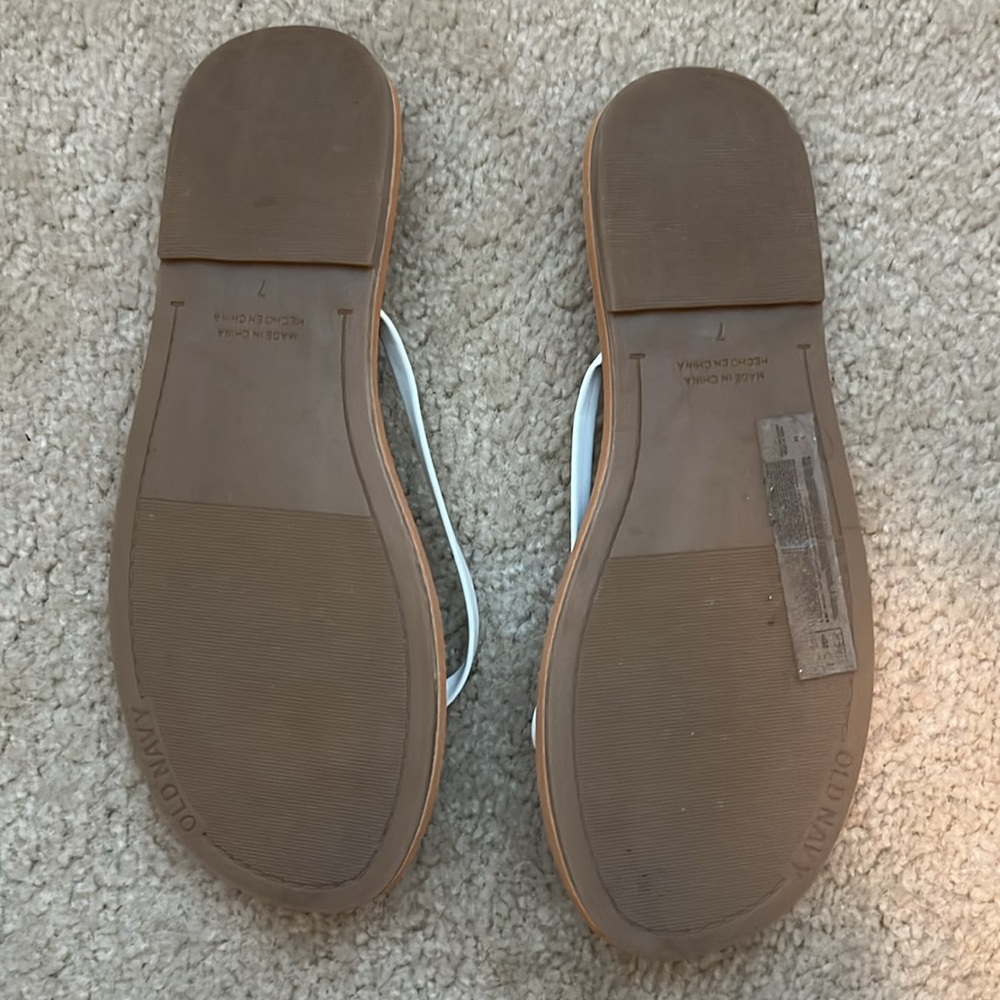 OLD NAVY Women’s White Faux-Leather Capri Sandals Size 7 - Picture 2 of 2